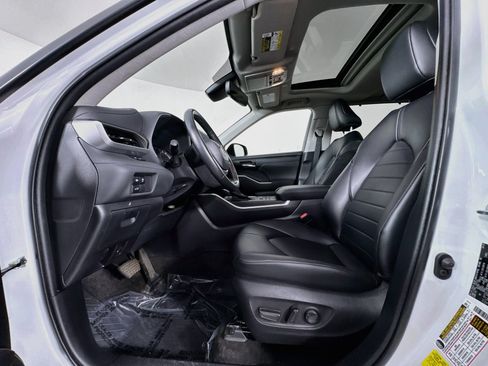 Used 2023 Toyota Highlander XLE AWD/4WD image 20