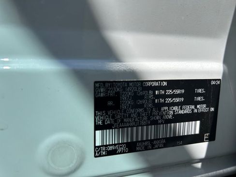 Used 2024 Toyota Venza AWD/4WD image 36