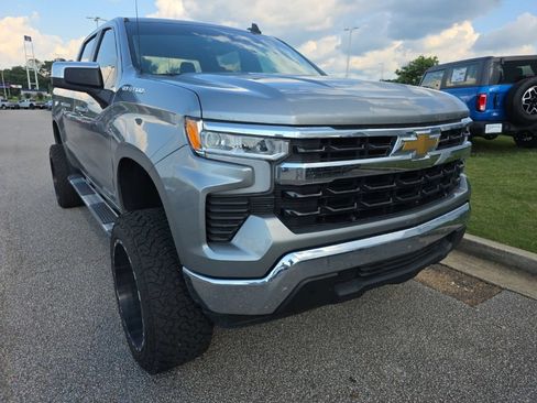Used 2023 Chevrolet Silverado 1500 LT w/ Protection Package RWD image 9