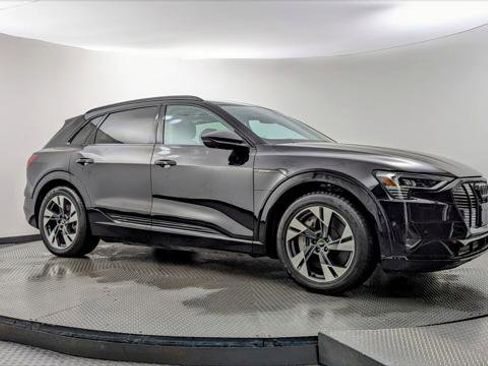 Used 2021 Audi e-tron Premium w/ Convenience Plus Package image 7