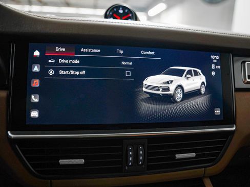 Certified 2023 Porsche Cayenne w/ Premium Package AWD/4WD image 24