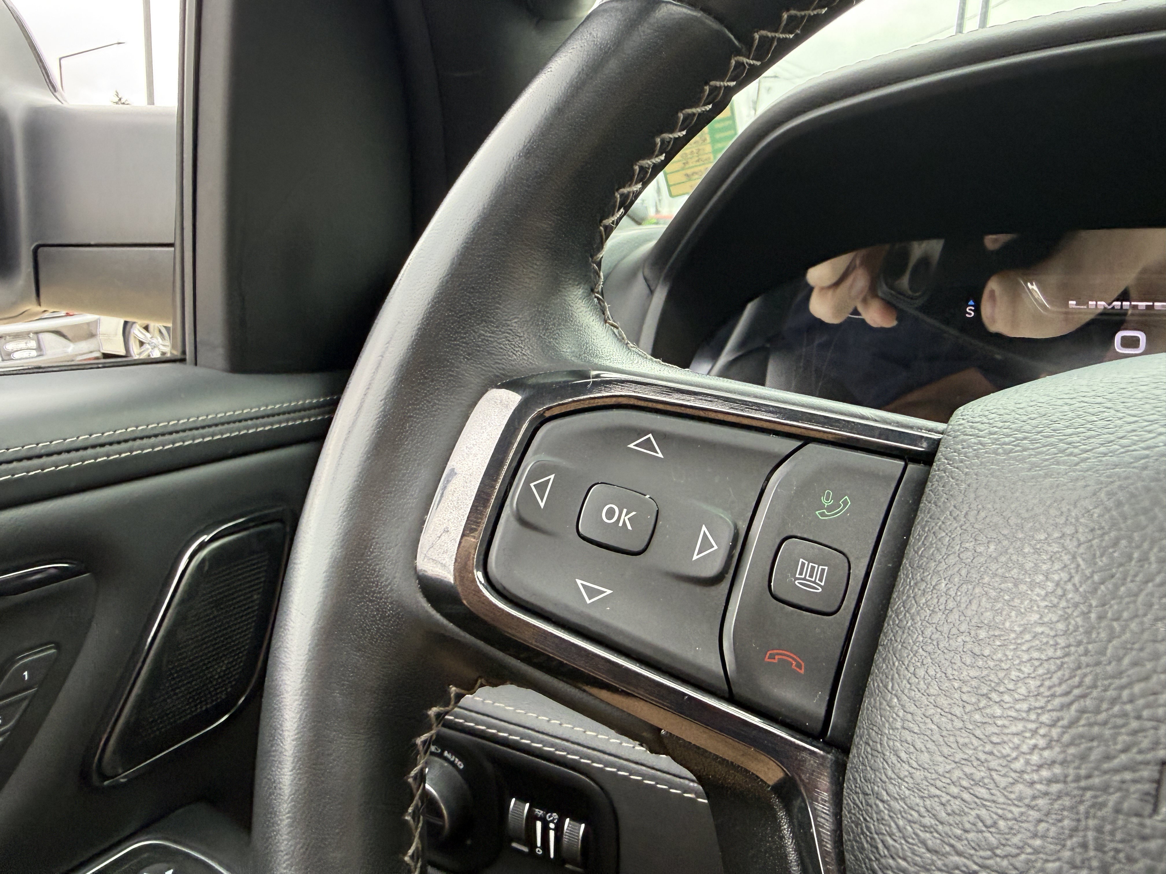 Used 2023 RAM 1500 Limited AWD/4WD image 16