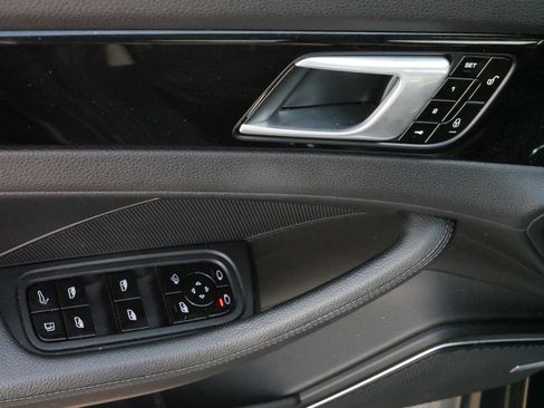 Used 2018 Porsche Panamera 4 image 19