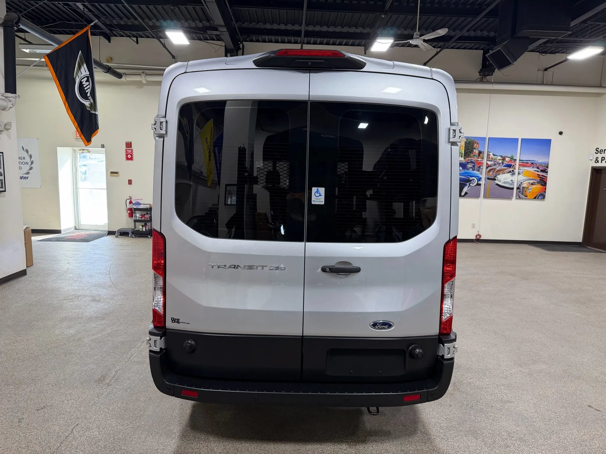 Used 2020 Ford Transit 250 Medium Roof RWD image 18