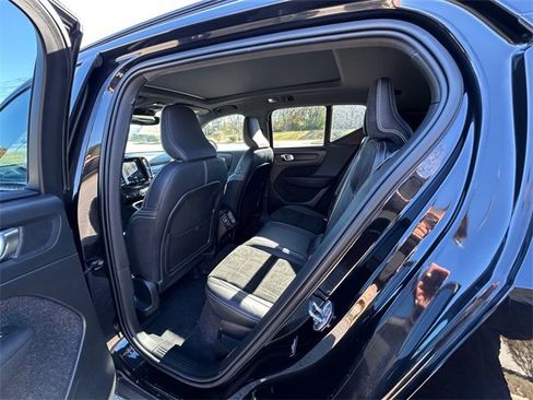 Used 2021 Volvo XC40 T5 R-Design w/ Climate Package image 18