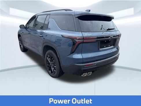 Used 2026 Chevrolet Traverse LT w/ Midnight/Sport Edition FWD image 9