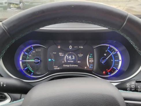 Used 2018 Chrysler Pacifica Touring-L image 22