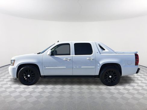 Used 2007 Chevrolet Avalanche LT w/ LT Preferred Equipment Group RWD image 2