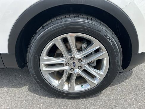 Used 2017 Ford Explorer XLT w/ Equipment Group 202A FWD image 14