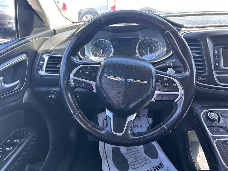 Used 2015 Chrysler 200 Limited w/ Convenience Group FWD image 27