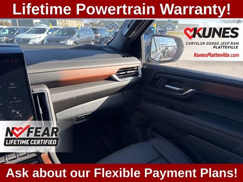 Used 2025 GMC Yukon XL Denali AWD/4WD image 40