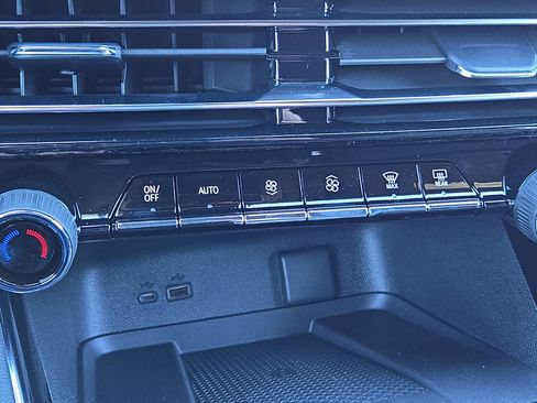 New 2026 Chevrolet Traverse High Country w/ LPO, Floor Liner Package image 33