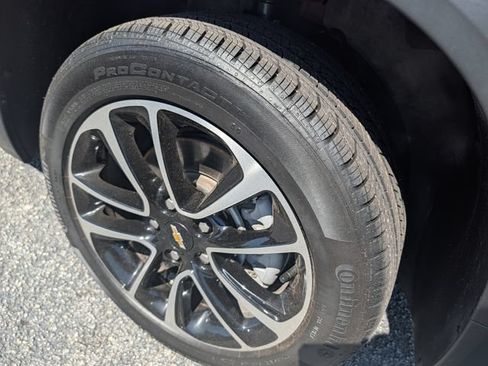 Used 2025 Chevrolet TrailBlazer LT AWD/4WD image 34