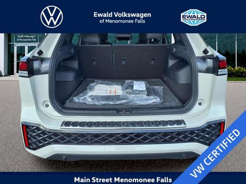 Certified 2025 Volkswagen Tiguan SE R-Line AWD/4WD image 9