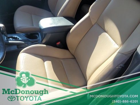 Used 2014 Toyota RAV4 Limited image 27