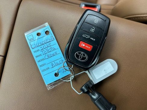 Used 2025 Toyota Crown Signia AWD/4WD image 23