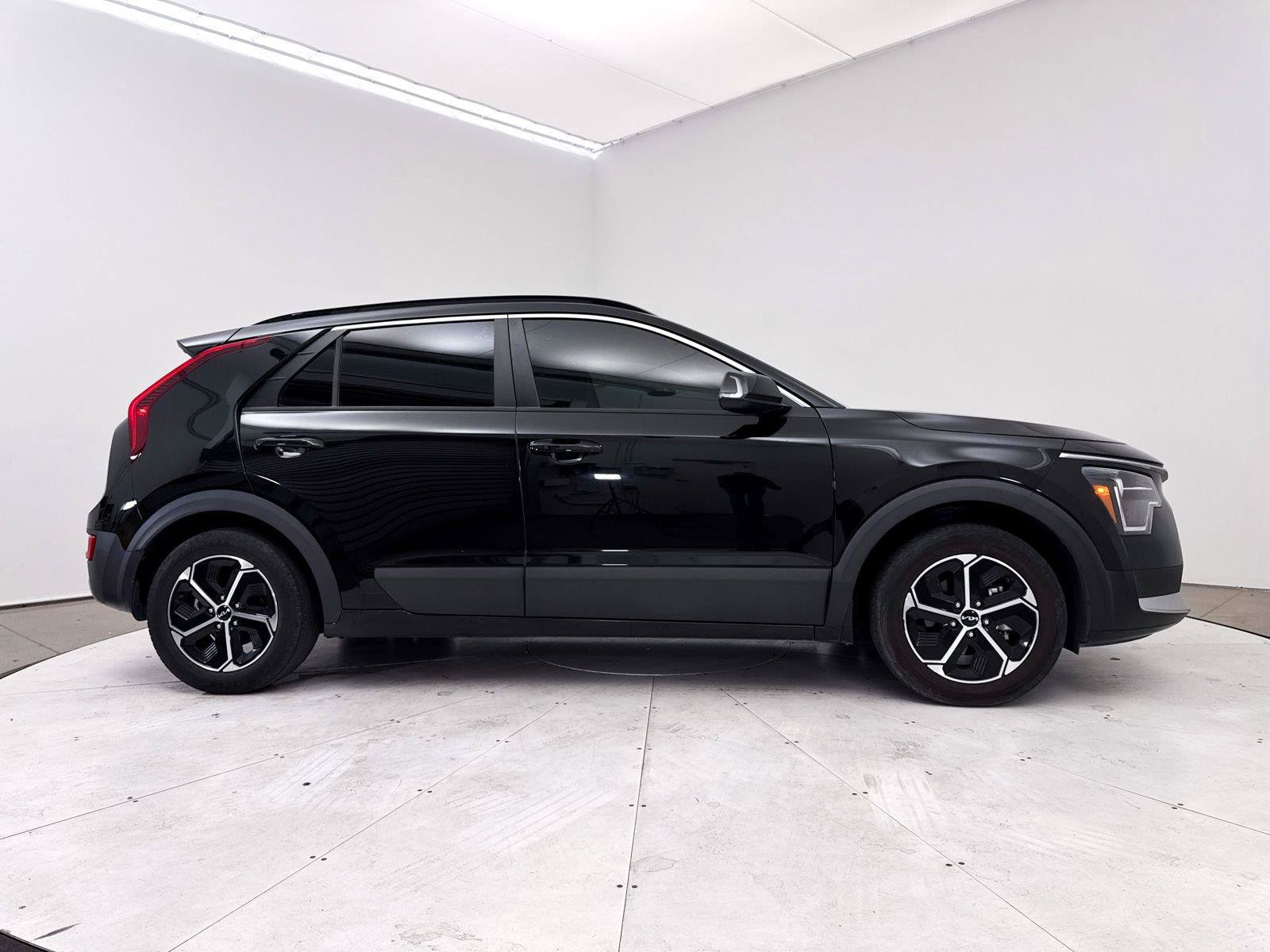 Used 2023 Kia Niro EX FWD image 39