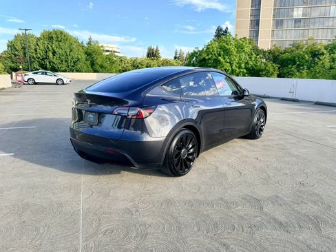 Used 2024 Tesla Model Y 2WD image 11