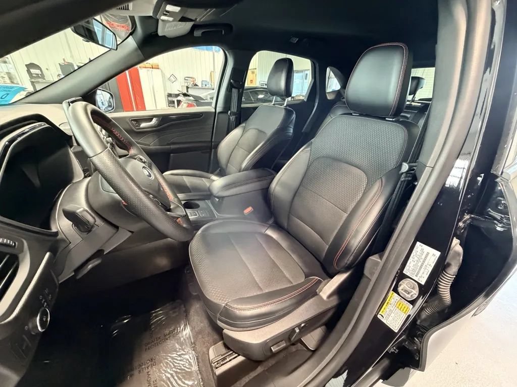 Used 2025 Ford Escape ST-Line Select AWD/4WD image 28