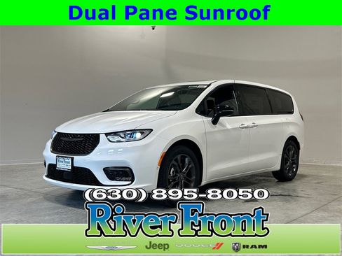 New 2026 Chrysler Pacifica Select image 1