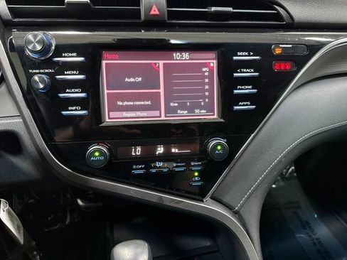 Used 2018 Toyota Camry SE FWD image 16