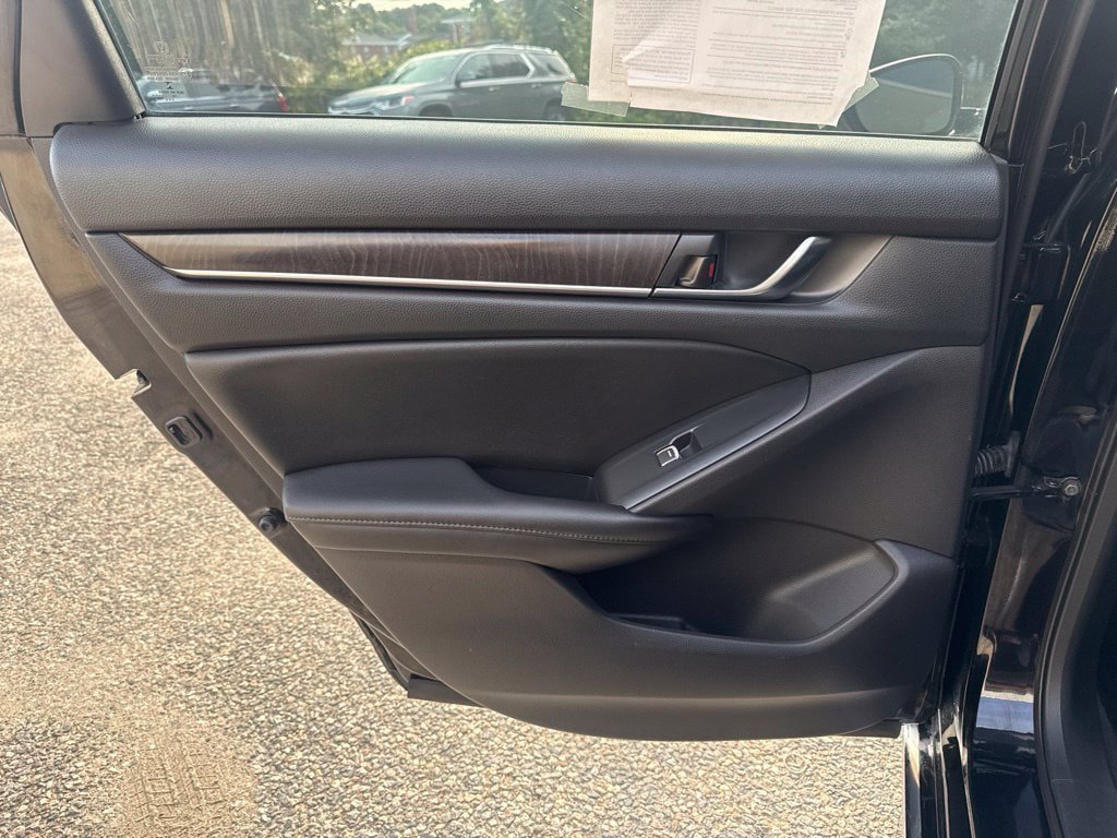 Used 2019 Honda Accord EX-L image 18
