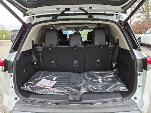 New 2026 Nissan Pathfinder SL w/ SL Premium Package AWD/4WD image 4