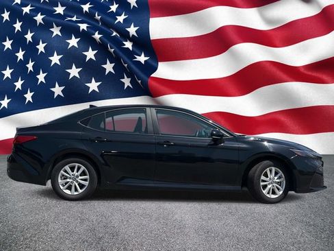 Used 2025 Toyota Camry LE FWD image 5