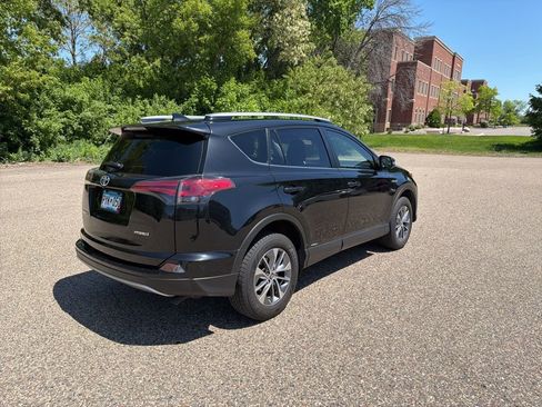 Used 2018 Toyota RAV4 LE w/ Carpet Mat Package AWD/4WD image 22