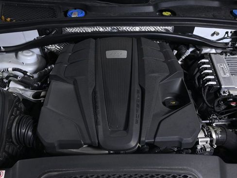 Certified 2022 Porsche Macan GTS image 29