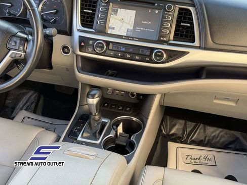 Used 2019 Toyota Highlander XLE image 23