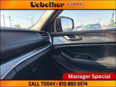 Used 2023 Jeep Grand Cherokee L Laredo AWD/4WD image 38