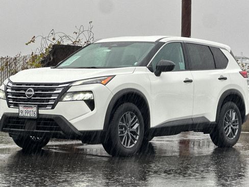 Certified 2024 Nissan Rogue S image 8