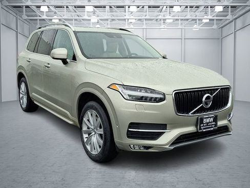 Used 2017 Volvo XC90 T6 Momentum w/ Vision Package image 3