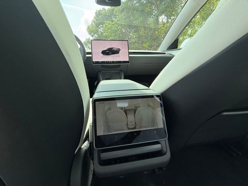 Used 2025 Tesla Model 3 Long Range RWD image 19