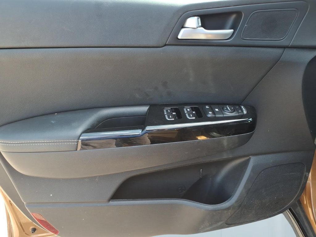 Used 2021 Kia Sportage S w/ S AWD Premium Package image 13