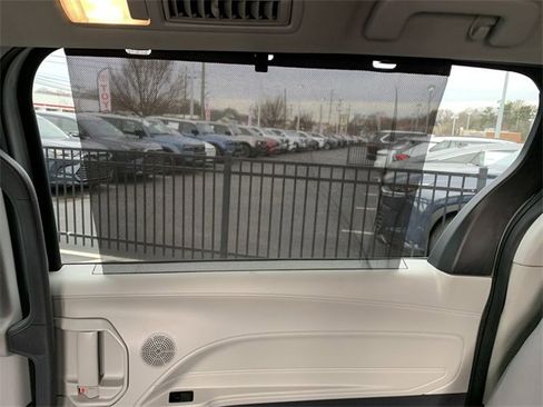Used 2024 Toyota Sienna LE image 10
