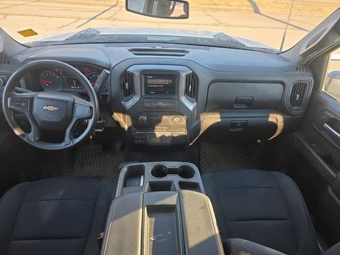 Used 2023 Chevrolet Silverado 2500 Custom w/ Custom Convenience Package image 15