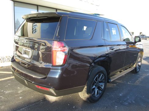 Used 2023 Chevrolet Tahoe Z71 w/ Luxury Package image 3