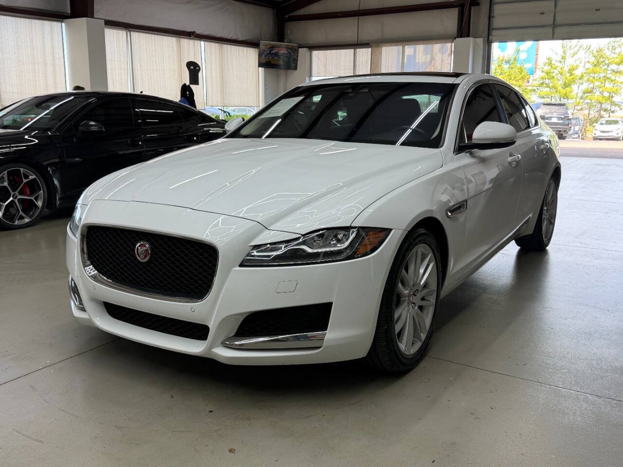 Used 2016 Jaguar XF Prestige AWD/4WD image 5
