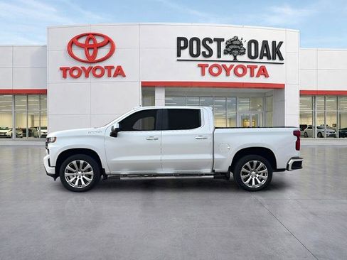 Used 2019 Chevrolet Silverado 1500 High Country w/ Technology Package AWD/4WD image 4