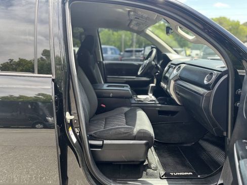 Used 2018 Toyota Tundra SR5 w/ SR5 Upgrade Package AWD/4WD image 17