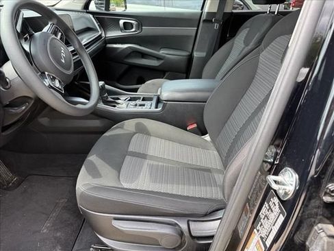 Used 2025 Kia Sorento LX FWD image 5