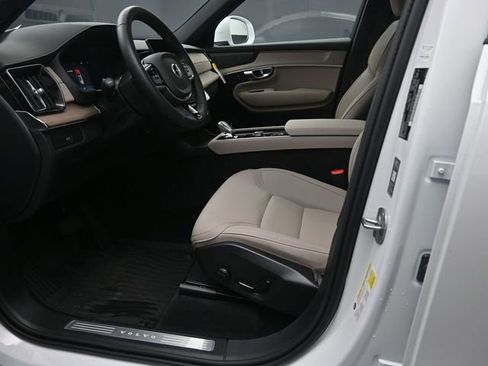 Certified 2026 Volvo XC90 B6 Plus w/ Protection Package Premier AWD/4WD image 17