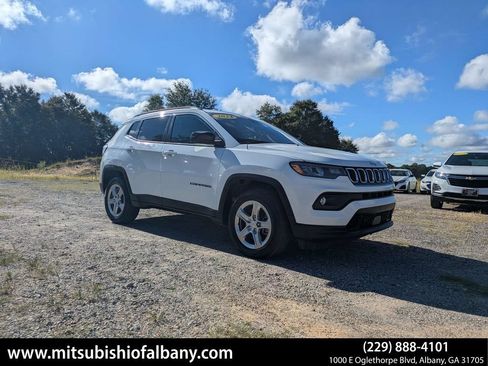 Used 2024 Jeep Compass Latitude AWD/4WD image 1