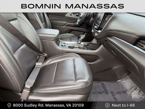 Used 2023 Chevrolet Traverse LT image 9