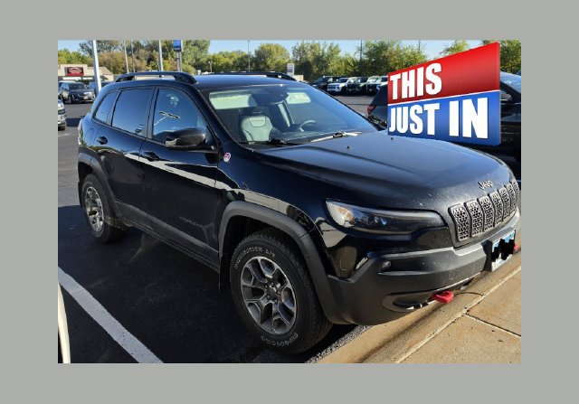 Used 2022 Jeep Cherokee Trailhawk w/ Premium Leather Package AWD/4WD image 1