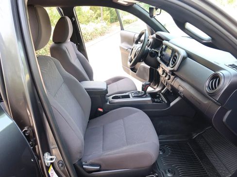 Used 2018 Toyota Tacoma TRD Off-Road w/ Technology Package RWD image 26