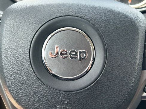 Used 2019 Jeep Cherokee Latitude w/ Popular Appearance Group FWD image 30