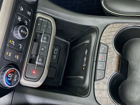 Used 2023 GMC Acadia Denali w/ Denali Ultimate Package FWD image 16